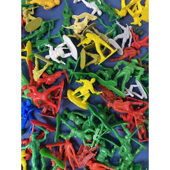 Lot Of 160 Plastic Indians Cowboys Pirates Military Frontiersmen - Picture 3 of 6